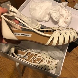 Steve Madden Leaondra White Boat Lace Up Shoe Sandal Flat